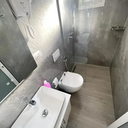 Side Serenity 公寓